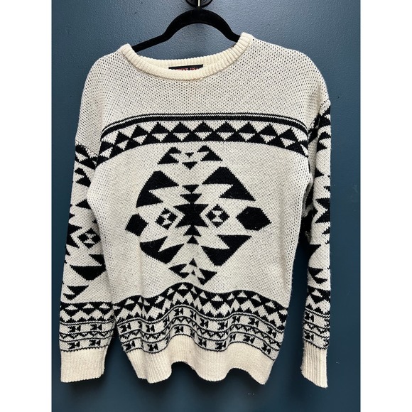 Beautiful Aztec Sweater - Picture 2 of 7